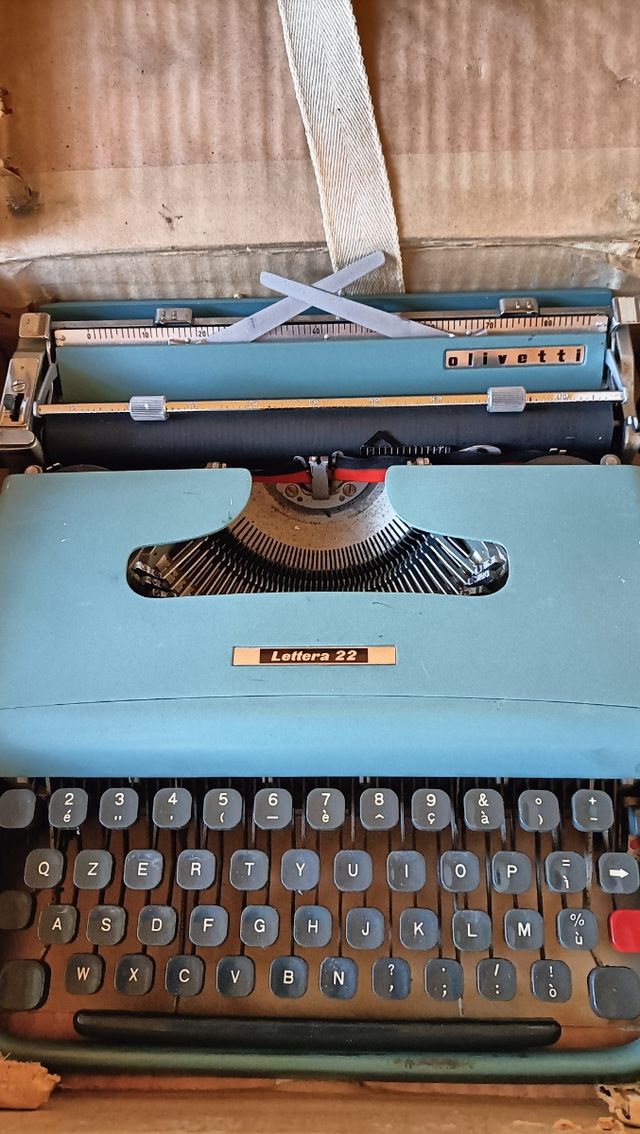 Macchina x scrivere Olivetti lettera 22