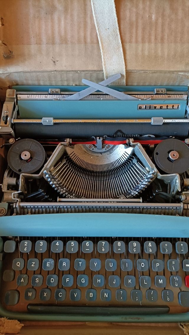 Macchina x scrivere Olivetti lettera 22