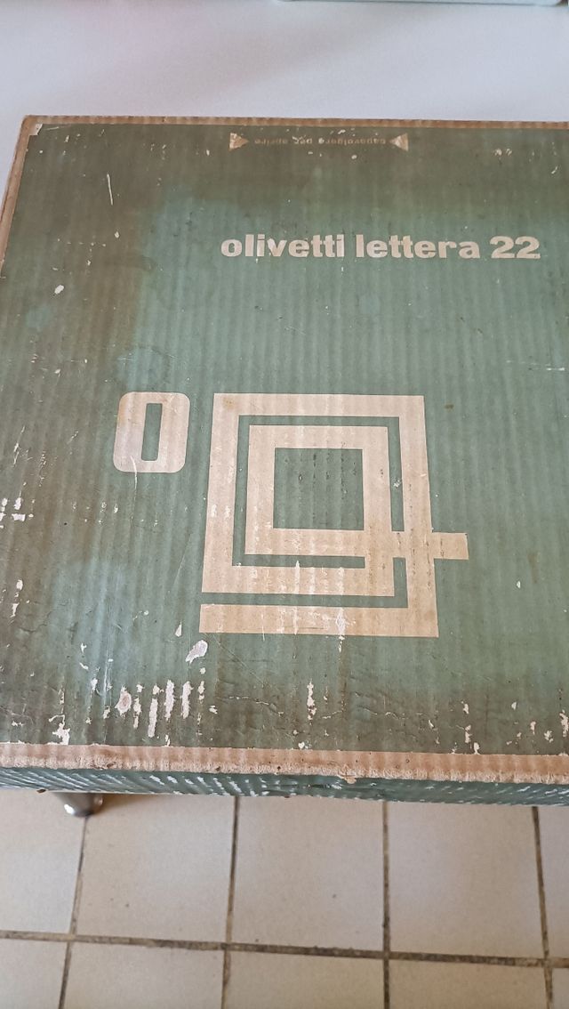 Macchina x scrivere Olivetti lettera 22