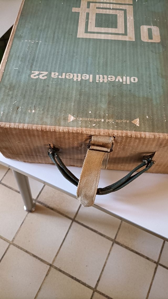 Macchina x scrivere Olivetti lettera 22