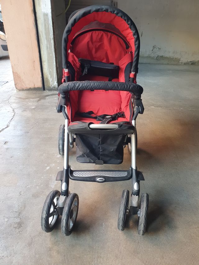 Se vende caro de bebe casi nuevo