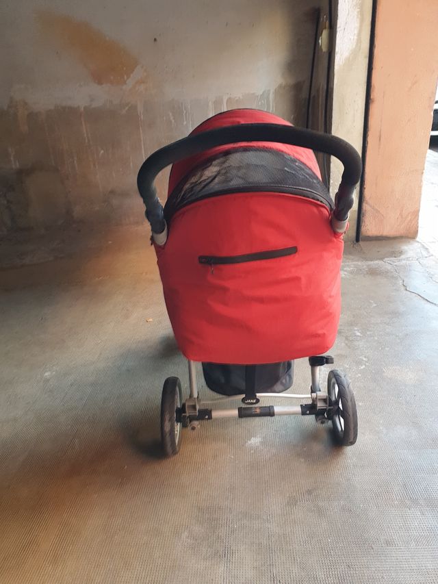 Se vende caro de bebe casi nuevo