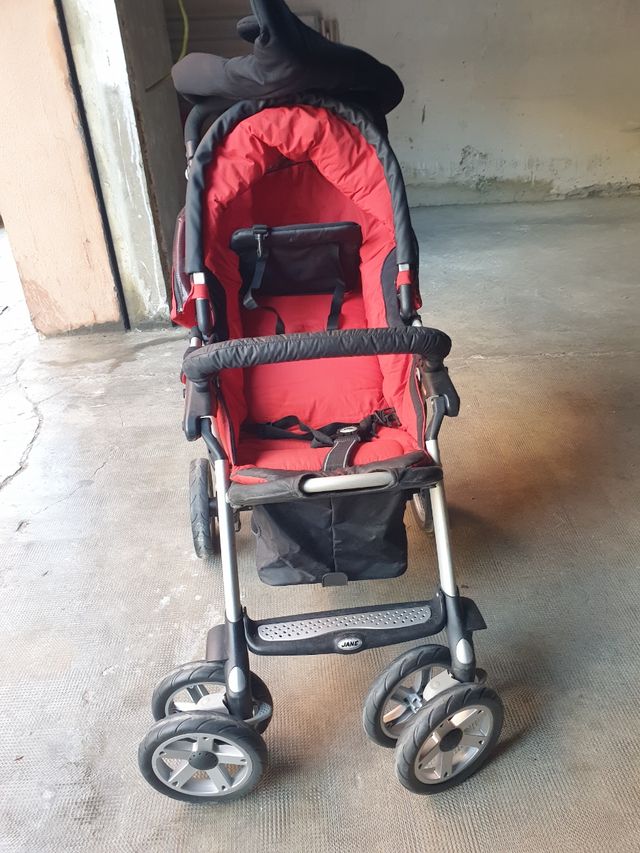 Se vende caro de bebe casi nuevo