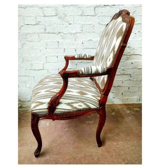 Butaca Luis XV tapizada en mallorquina