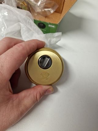 Escudo de seguridad amig para puerta