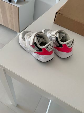 zapatillas Mustang niña/niño 23, casi sin uso