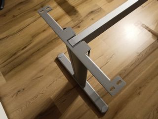 Gambe con trave per scrivania