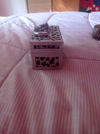 cajita pequeña o joyero pequeño