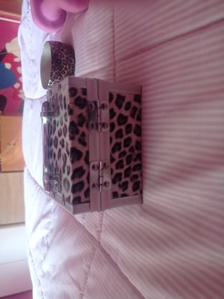 cajita pequeña o joyero pequeño