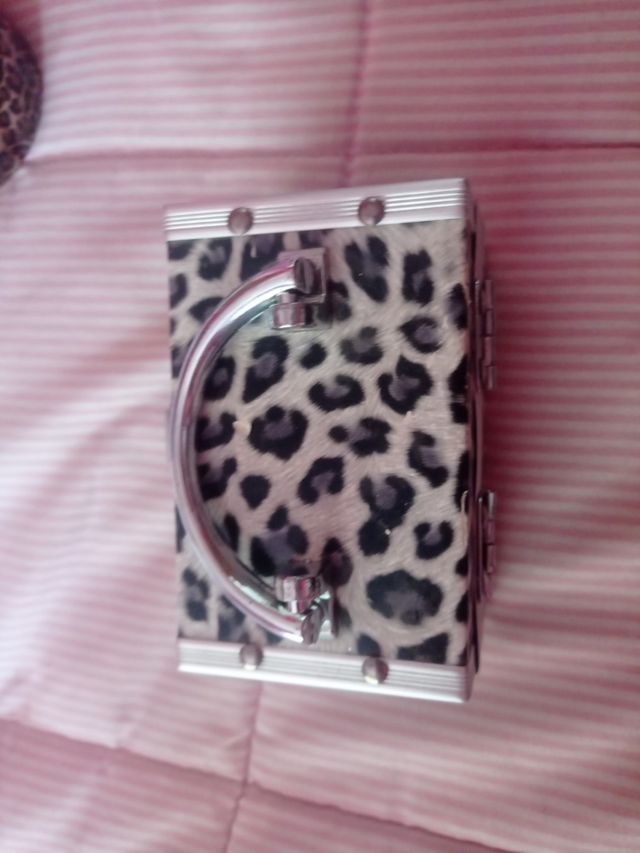 cajita pequeña o joyero pequeño