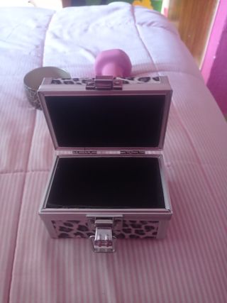 cajita pequeña o joyero pequeño