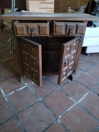 Preciosa antigüedad mueble. Castellano antiguo