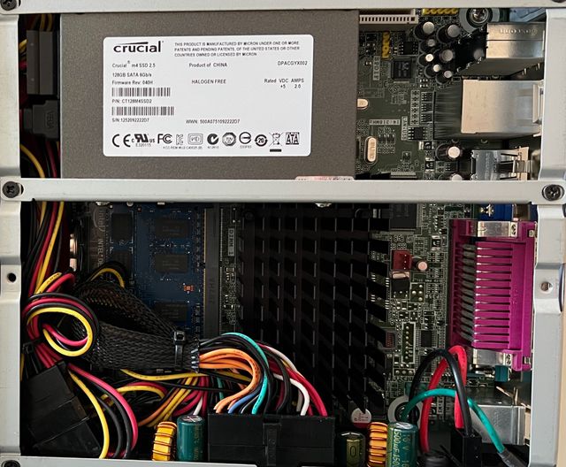 PC pequeño autoventilado Sedatech con disco SSD