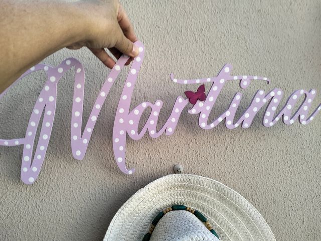 Nombre infantil de madera para pared