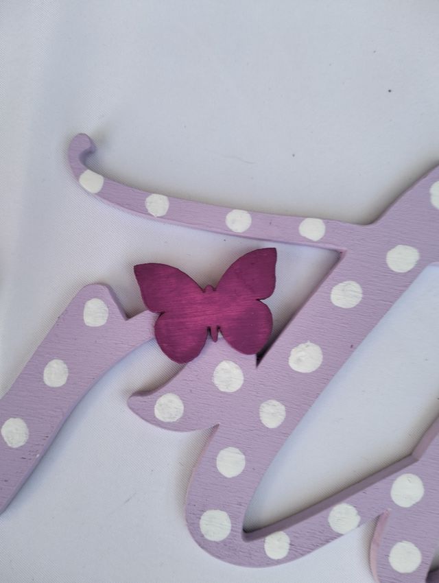 Nombre infantil de madera para pared