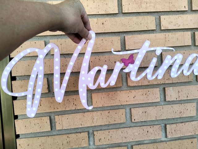 Nombre infantil de madera para pared