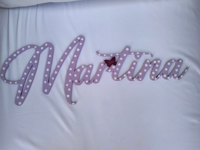 Nombre infantil de madera para pared