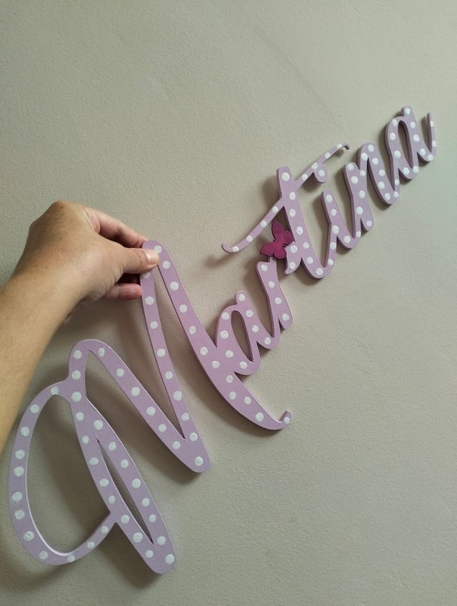 Nombre infantil de madera para pared