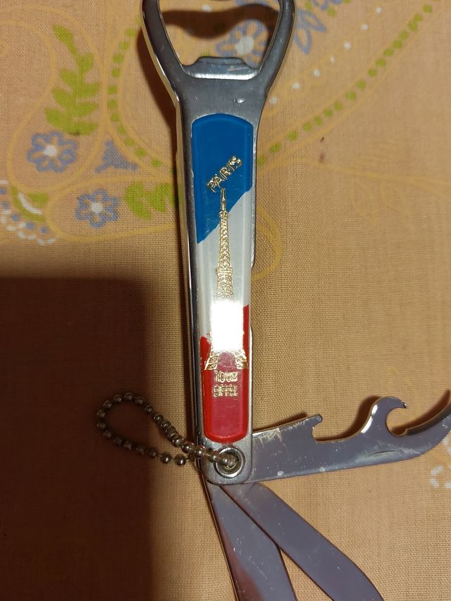 Abrecartas y abrebotellas multiusos de Paris