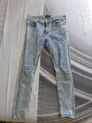 Pantalón súper skinny de lefties