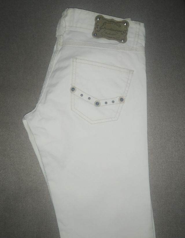 Jeans pitillo .De Stradivarius.