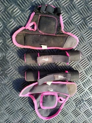4 PESAS  CON VELCRO. 2 DE 1 K Y 2 DE 500 GRAMOS
