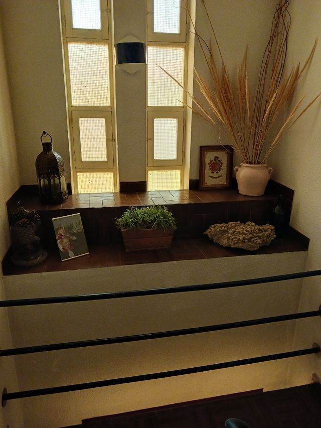 CASA CON JARDÍN INTERIOR Y COCHERA GRANDES DIMENSIONES