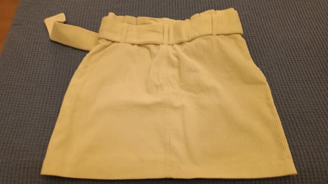 Falda blanca de pana