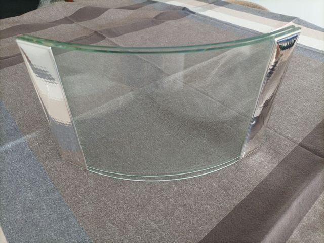 Cornice semicircolare in vetro