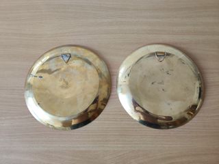 Juego 2 platos metálicos para colgar