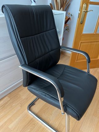 Sillón negro de poli piel