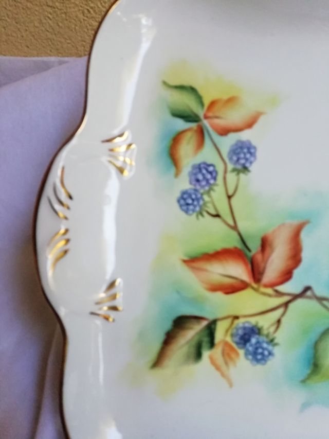 Piatto da presentazione vintage porcellana dipinta