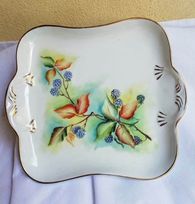 Piatto da presentazione vintage porcellana dipinta