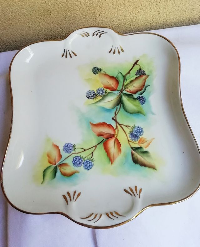 Piatto da presentazione vintage porcellana dipinta