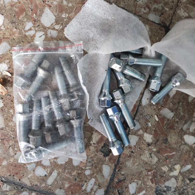 Tornillos para separadores