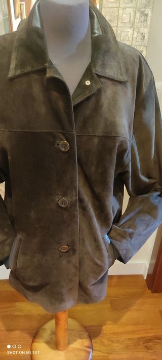 Chaqueta de piel auténtica.