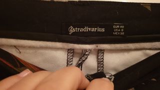 Pantalón negro floreado Stradivarius talla 40