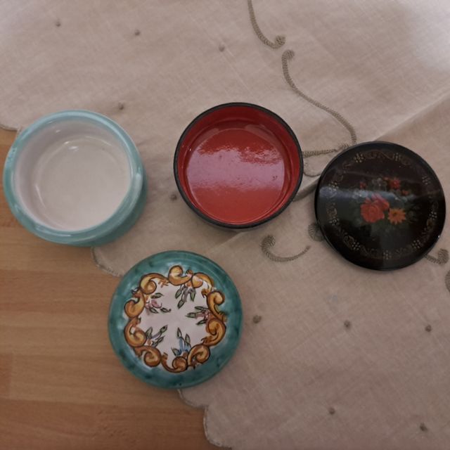 Piccoli porta anelli colorati