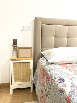 Mesita de noche artesanal - Modelo Puerta