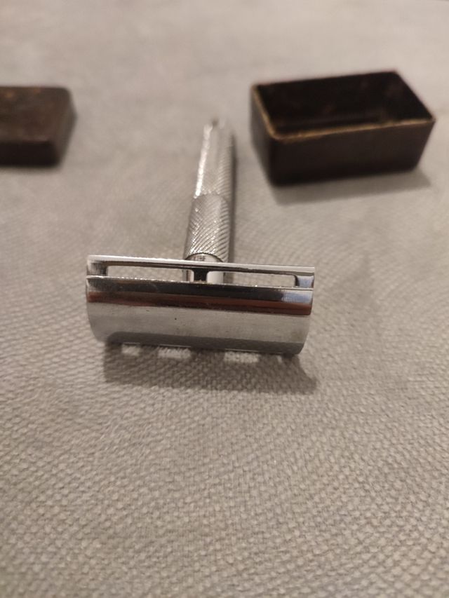 Antigua maquinilla de afeitar años 50