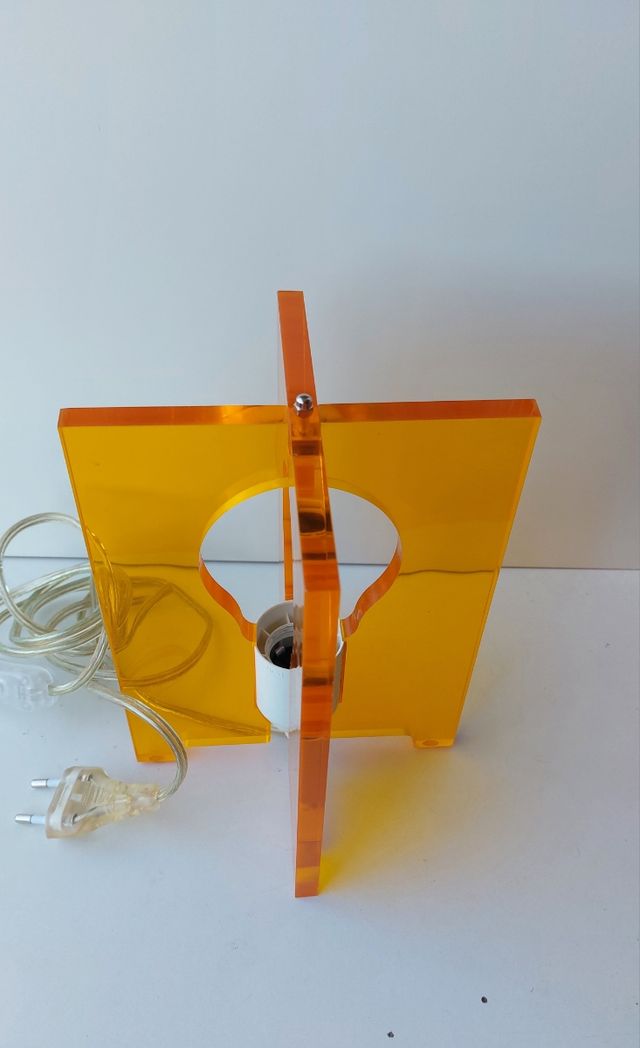 Lámpara mesita forma bombilla