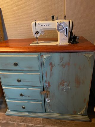 Máquina de coser Refrey 430 con mueble decorativo