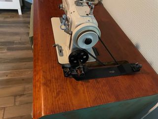 Máquina de coser Refrey 430 con mueble decorativo