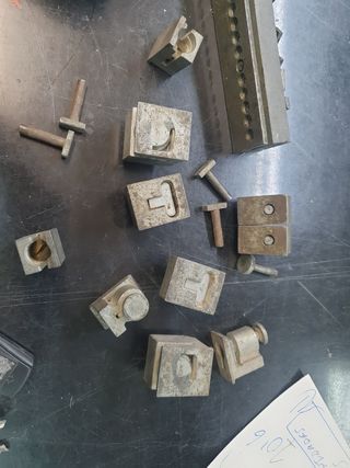 Antigua máquina hacer agujeros papel