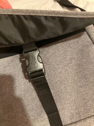 Mochila bandolera EASTPAK