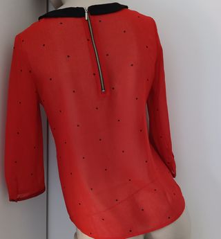 Blusa Naranja con topitos Negros