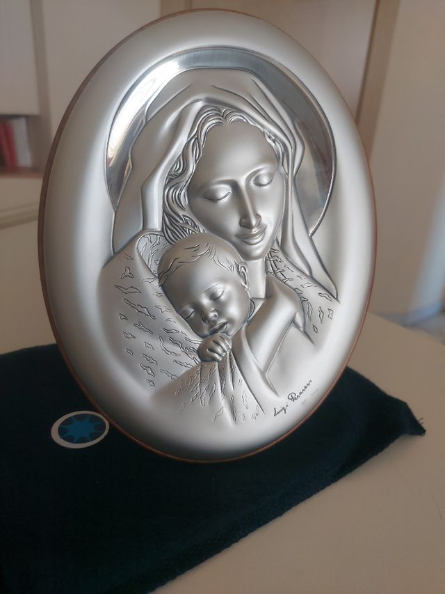 Ovale Madonna con Bambino in argento