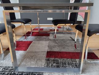 Mesa de oficina o despacho.