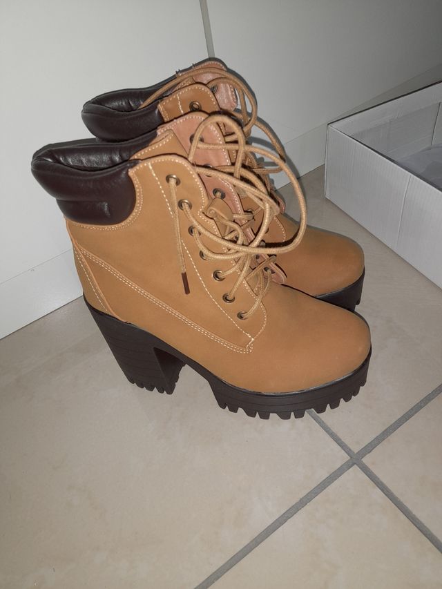 scarpe stivaletto con tacco alto nuove mai usate 