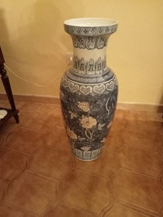 Jarrón de flores azules